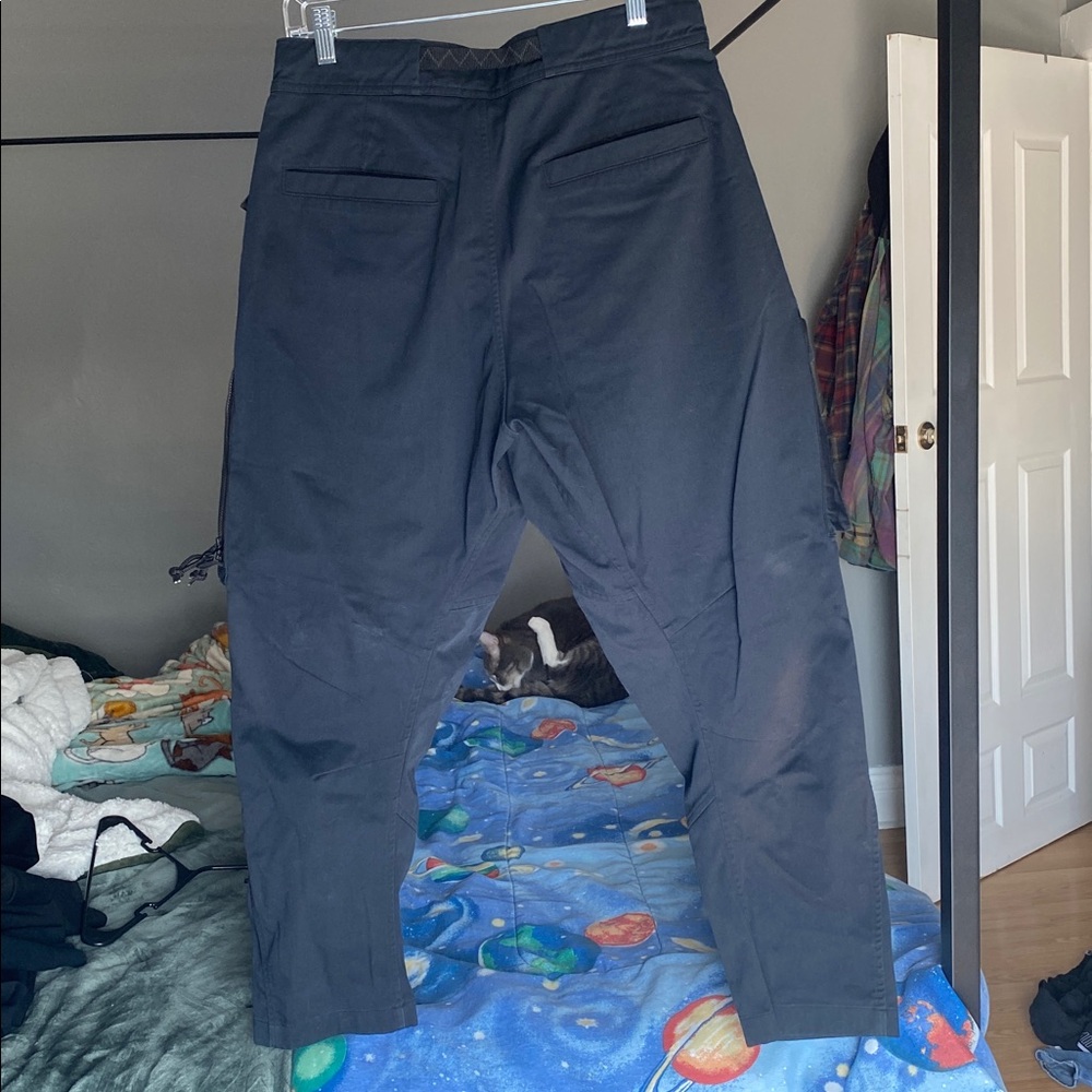 Nike ACG Men's Black Tactical Cargo Pants - Picture 4 of 5